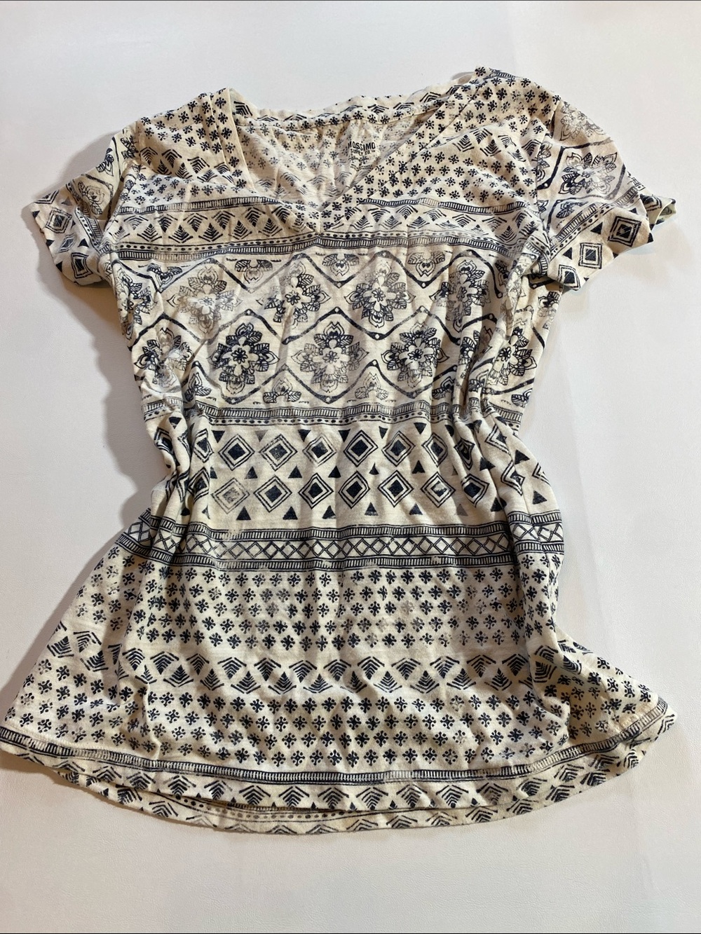 Mossimo Supply Cream Short Sleeve V-Neck Tee with Black Geometric Print
VINTAGE